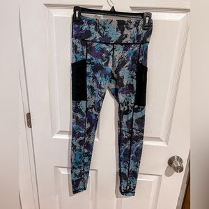 Upper blue and gray leggings with pockets